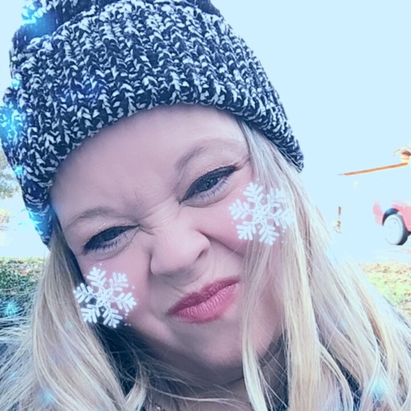 Meet your Posher, Kimberly - Picture 2 of 2